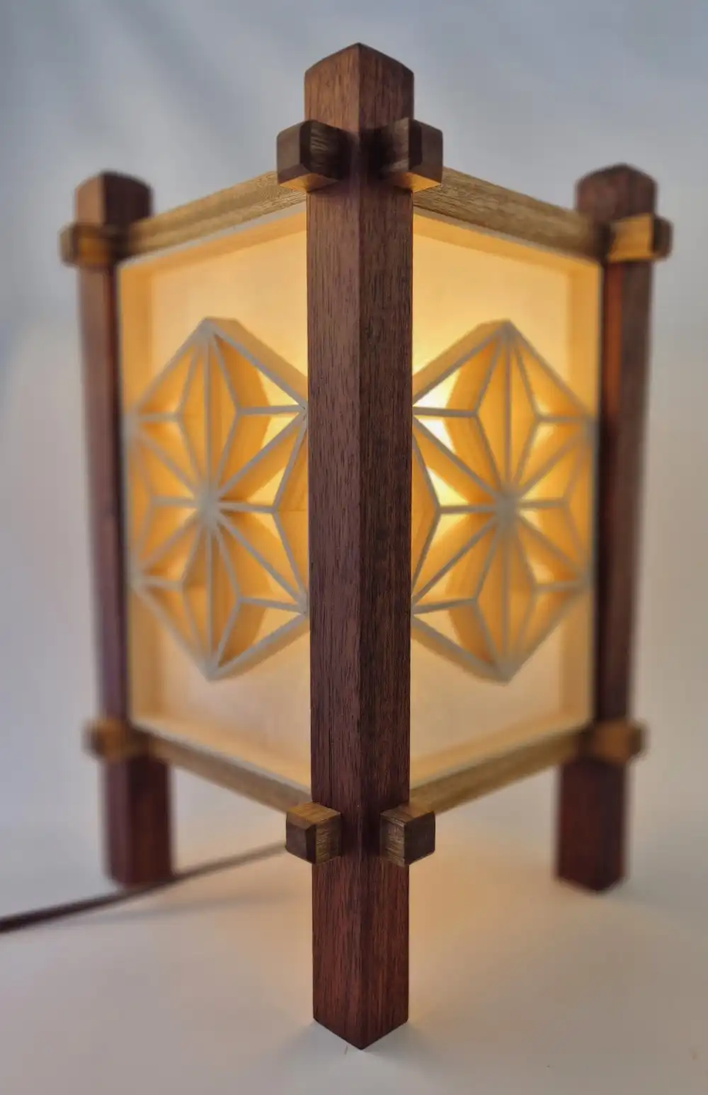 Handcrafted Japanese Kumiko Lamp HEXAMAG - Image 4